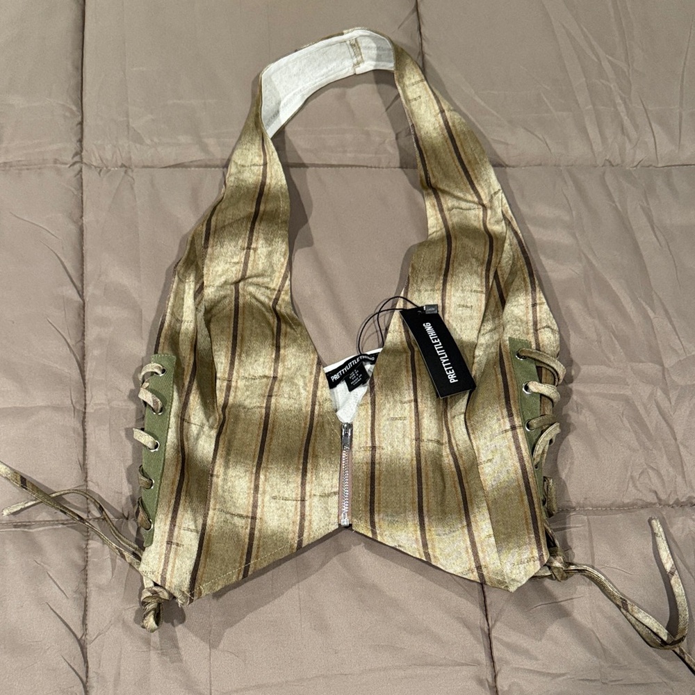 PrettyLittleThing Halter Top
